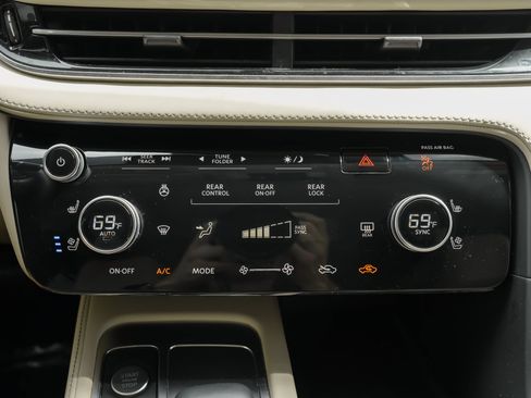 Used 2024 INFINITI QX60 Luxe w/ Cargo Package AWD/4WD image 16