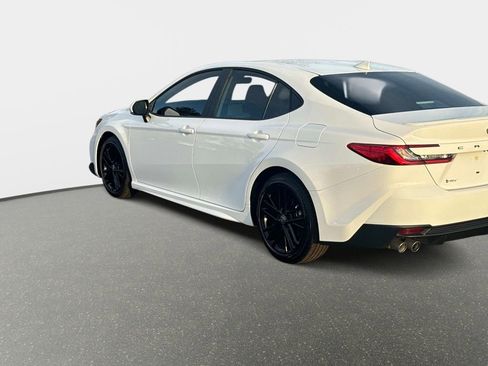 Used 2026 Toyota Camry SE image 9