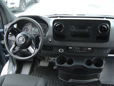 Used 2019 Mercedes-Benz Sprinter 144 image 11