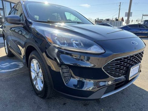 Used 2021 Ford Escape SE w/ Cold Weather Package image 3