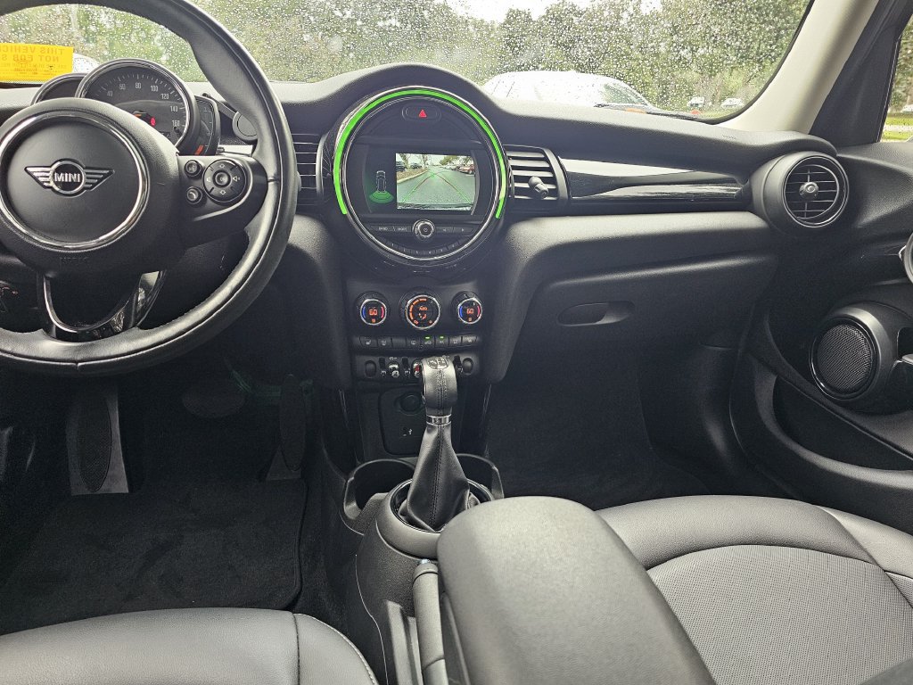 Used 2019 MINI Cooper 4-Door Hardtop w/ Signature Upholstery Package FWD image 13