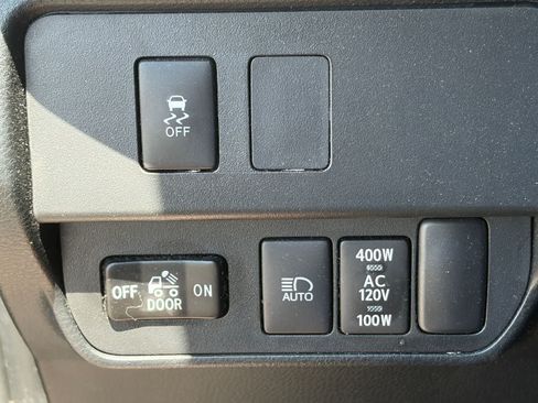 Used 2023 Toyota Tacoma TRD Sport w/ Black Out Package (TMS) AWD/4WD image 9