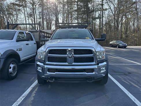 Used 2018 RAM 5500 Tradesman w/ Chrome Appearance Group image 2