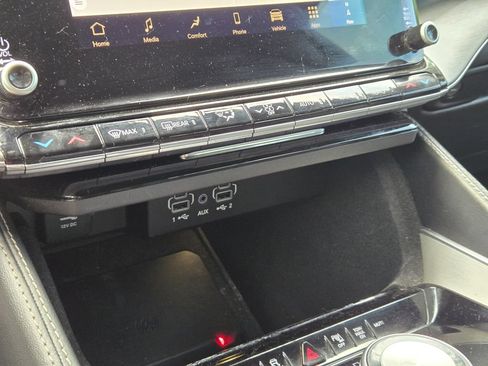 Used 2024 Jeep Wagoneer L Series II AWD/4WD image 19