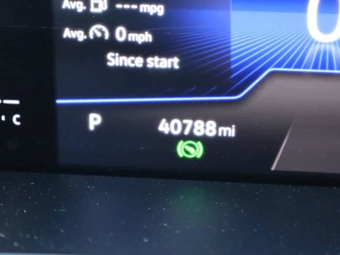 Used 2023 Volkswagen Tiguan SE w/ Panoramic Sunroof Package FWD image 11