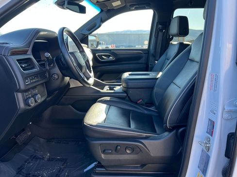 Used 2023 Chevrolet Suburban Premier image 7