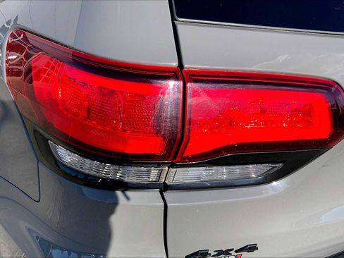 Used 2019 Jeep Grand Cherokee Altitude AWD/4WD image 27