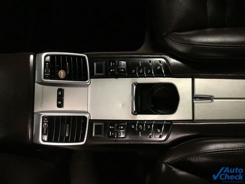 Used 2016 Porsche Panamera GTS image 30