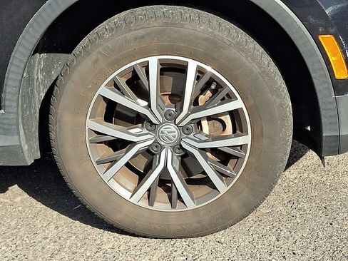 Used 2019 Volkswagen Tiguan SEL AWD/4WD image 32