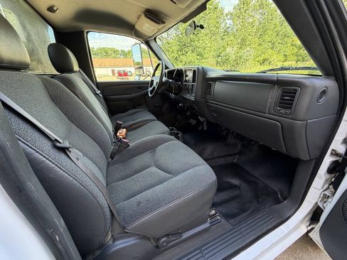 Used 2006 GMC Sierra 3500 W/T RWD image 9