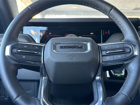 Used 2025 GMC Yukon XL Denali image 25