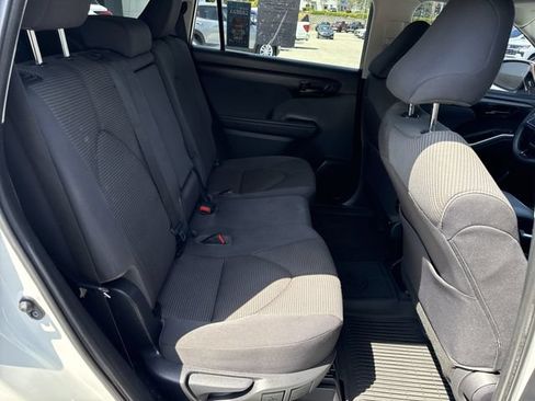 Used 2020 Toyota Highlander L FWD image 28