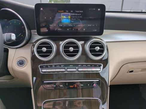 Used 2022 Mercedes-Benz GLC 300 image 21