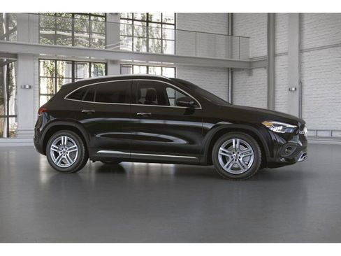 Used 2023 Mercedes-Benz GLA 250 4MATIC w/ Premium Package image 15