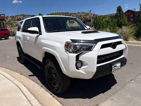 Used 2018 Toyota 4Runner TRD Off-Road AWD/4WD image 12