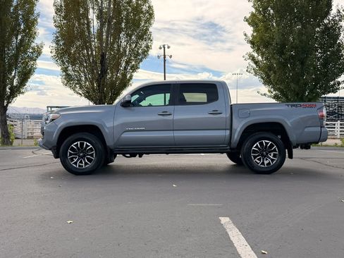 Used 2020 Toyota Tacoma TRD Sport w/ Technology Package AWD/4WD image 10