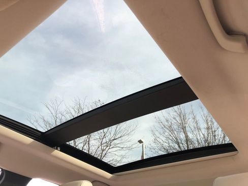 Used 2018 Chrysler 300 Limited w/ Safetytec Plus Group image 31