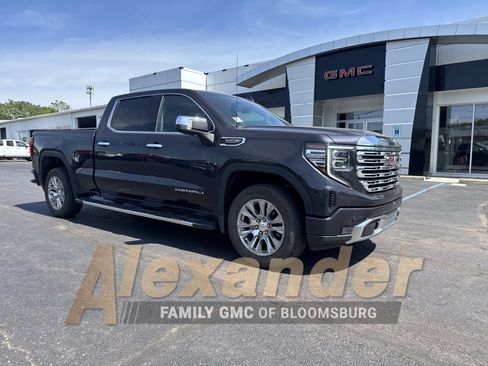 Used 2023 GMC Sierra 1500 Denali w/ Technology Package AWD/4WD image 1