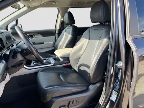 Used 2024 Kia Carnival LX image 20