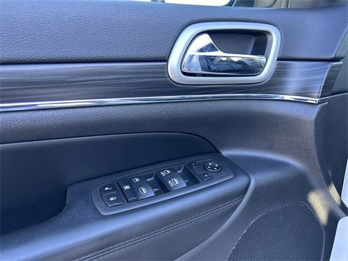 Used 2022 Jeep Grand Cherokee Limited image 20