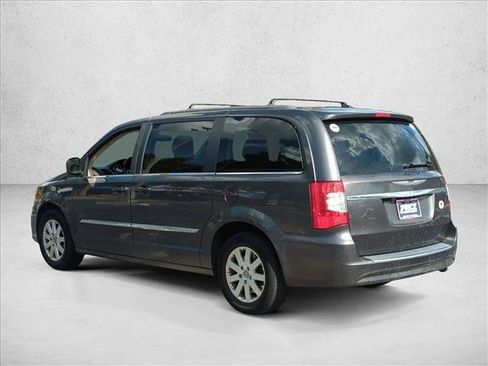 Used 2016 Chrysler Town & Country Touring FWD image 7