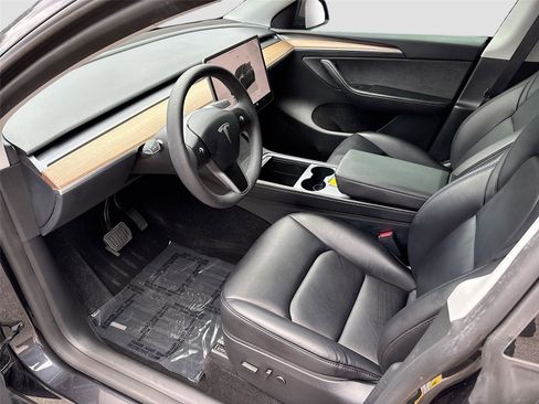 Used 2024 Tesla Model Y 2WD image 22