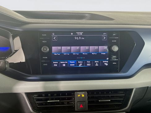 Used 2023 Volkswagen Taos SE w/ Panoramic Sunroof Package FWD image 19