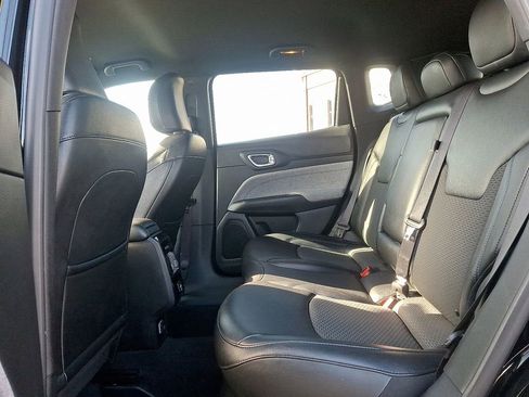 Used 2024 Jeep Compass Latitude image 10