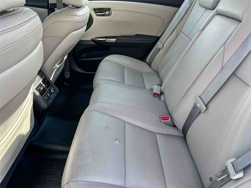 Used 2017 Toyota Avalon Limited image 18
