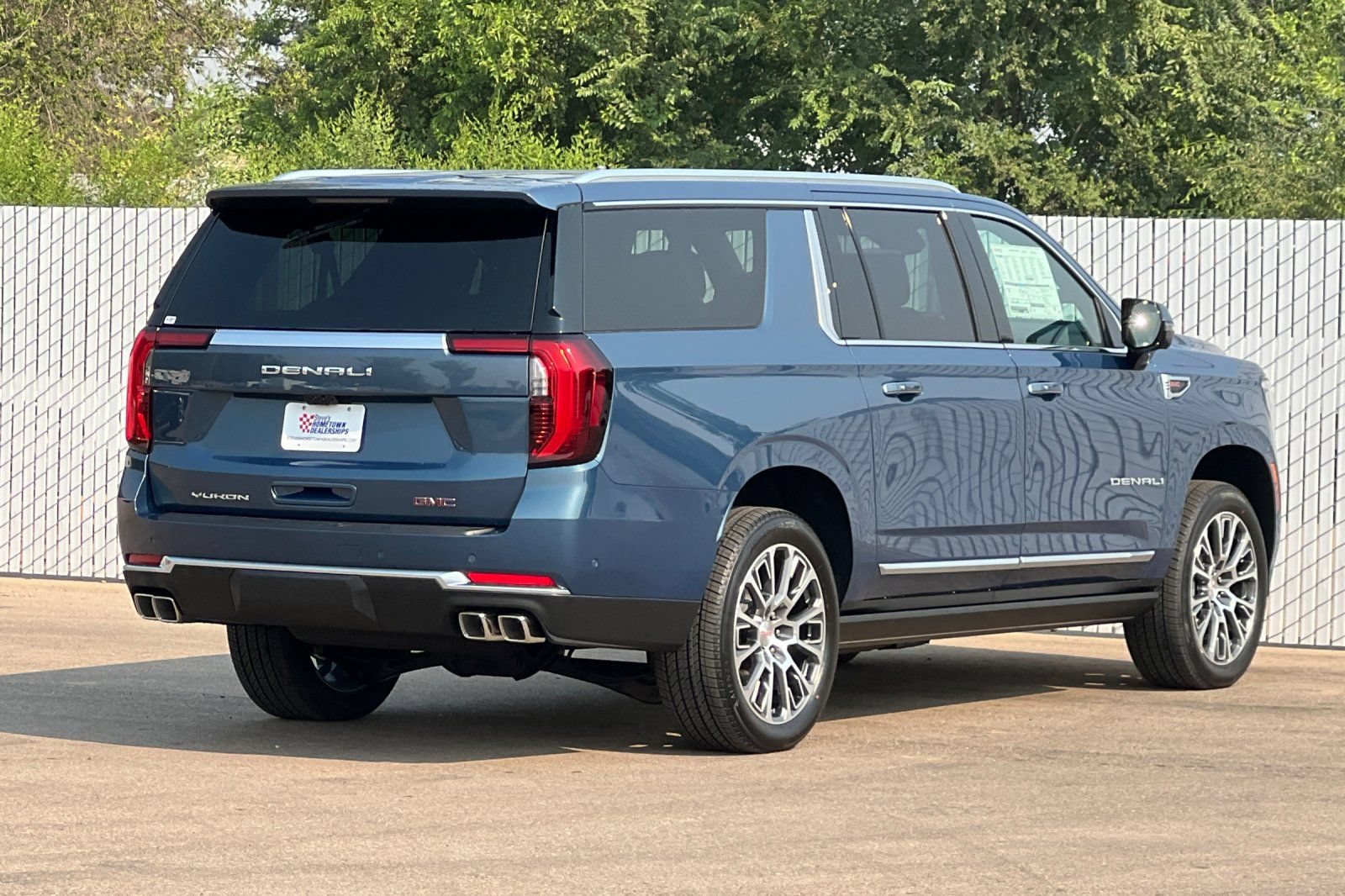 New 2026 GMC Yukon XL Denali w/ Denali Reserve Package AWD/4WD image 4