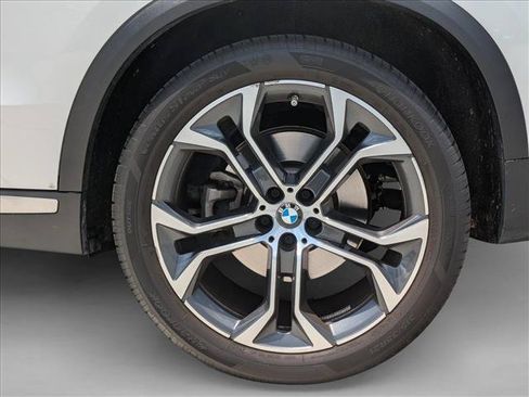 Used 2024 BMW X5 xDrive40i w/ Premium Package AWD/4WD image 9