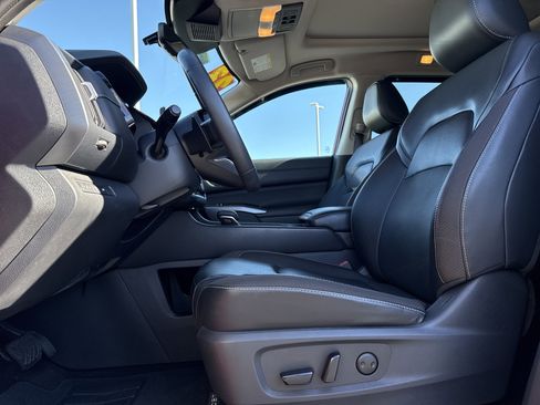 Used 2023 Nissan Pathfinder SL w/ SL Premium Package image 16