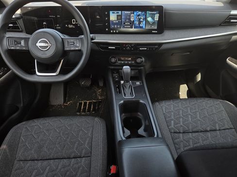 Used 2026 Nissan Kicks SV FWD image 9