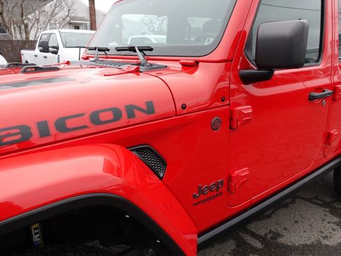 Used 2021 Jeep Wrangler Unlimited Rubicon w/ Dual Top Group AWD/4WD image 9