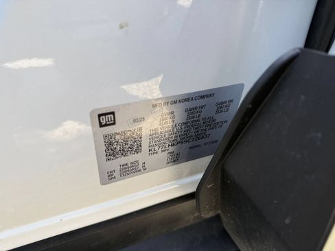 Used 2025 Chevrolet Trax LT FWD image 21