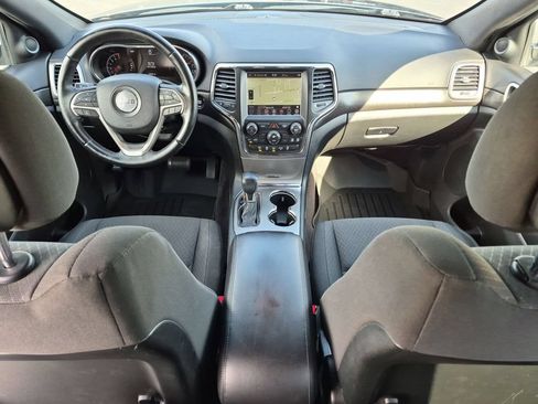 Used 2018 Jeep Grand Cherokee Laredo AWD/4WD image 19