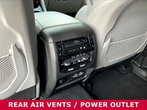 Used 2022 Jeep Grand Cherokee Summit w/ Luxury Tech Group V AWD/4WD image 10