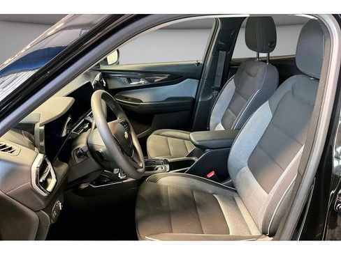 Used 2025 Chevrolet TrailBlazer LT FWD image 32
