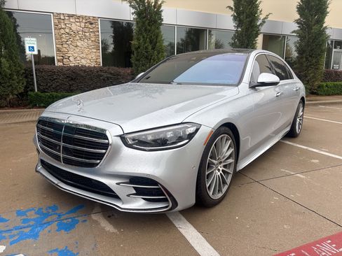 Used 2022 Mercedes-Benz S 580 4MATIC Sedan w/ AMG Line Package image 2