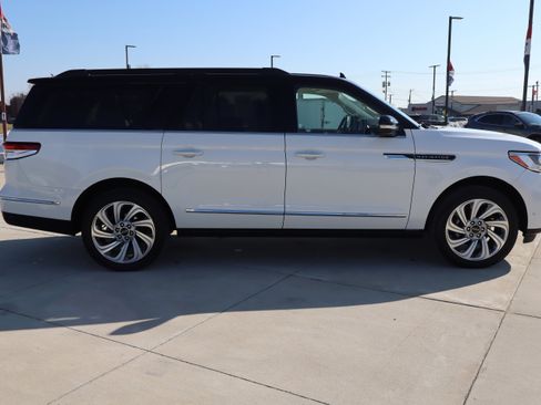 Used 2024 Lincoln Navigator L Black Label AWD/4WD image 5