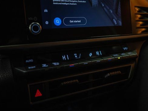 Used 2025 Toyota Camry SE image 20