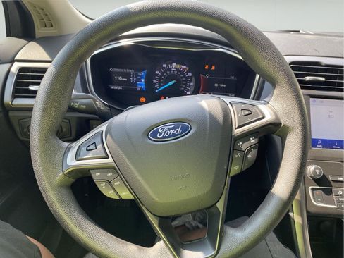 Used 2020 Ford Fusion SE FWD image 2