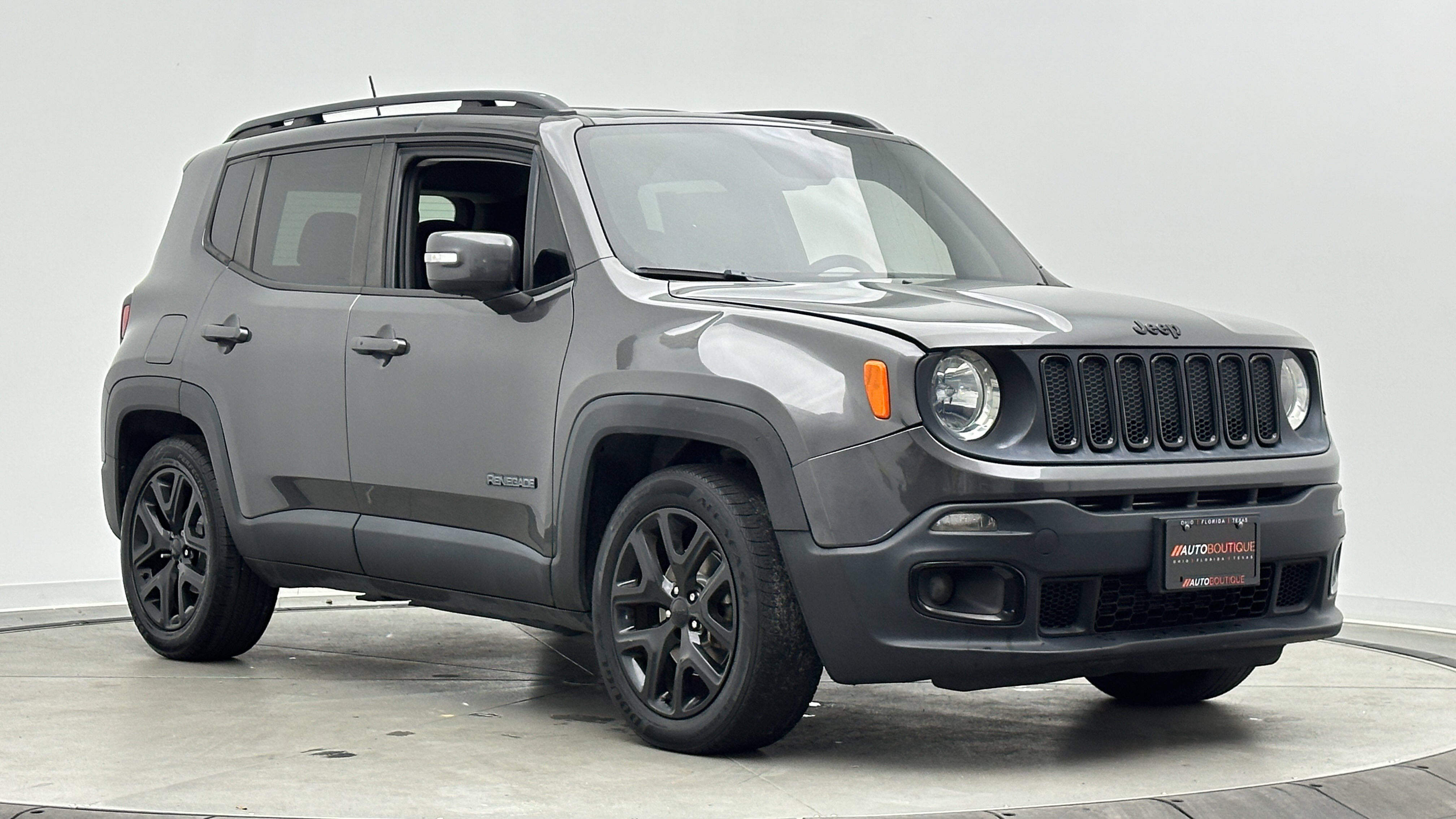 Used 2018 Jeep Renegade Altitude FWD image 3