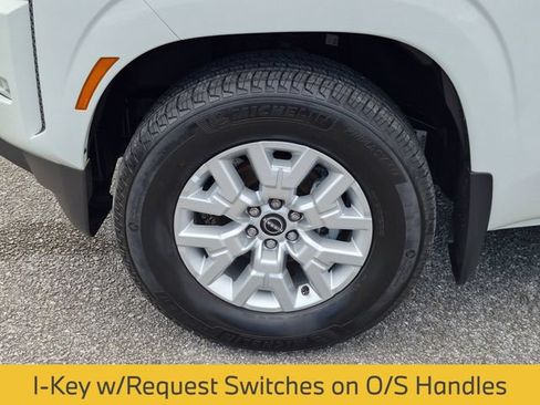 Used 2024 Nissan Frontier SV w/ SV Convenience Package RWD image 12