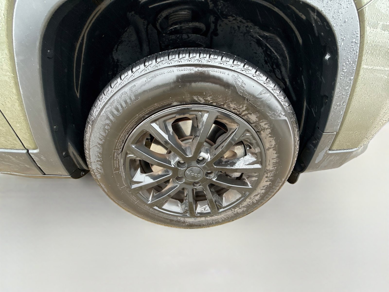Used 2019 Jeep Cherokee Latitude Plus w/ Cold Weather Group AWD/4WD image 9