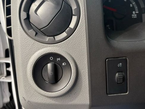 Used 2017 Ford E-450 and Econoline 450 Super Duty w/ Power Windows & Locks Group image 25