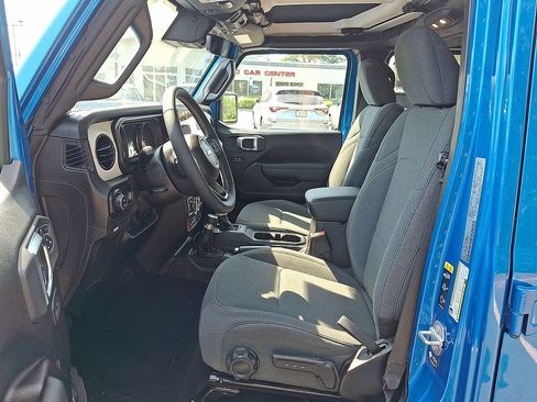 Used 2025 Jeep Gladiator Sport AWD/4WD image 14