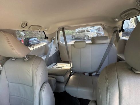 Used 2017 Toyota Sienna XLE Premium AWD/4WD image 8
