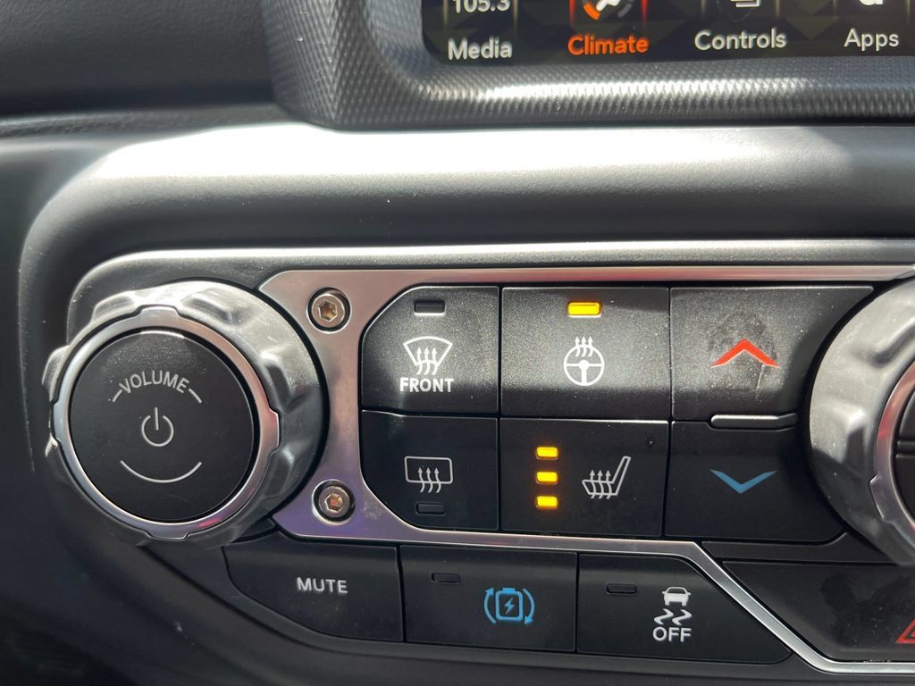 Used 2022 Jeep Wrangler Unlimited Sahara AWD/4WD image 20