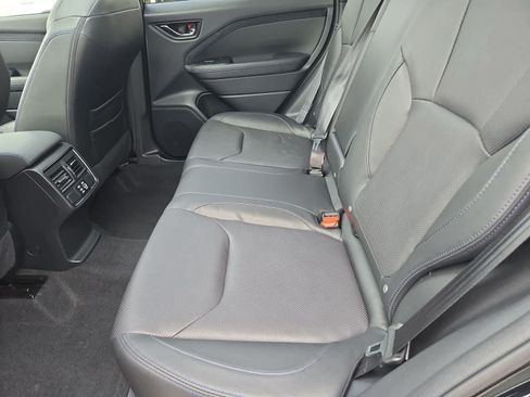 Used 2025 Subaru Forester Limited AWD/4WD image 19